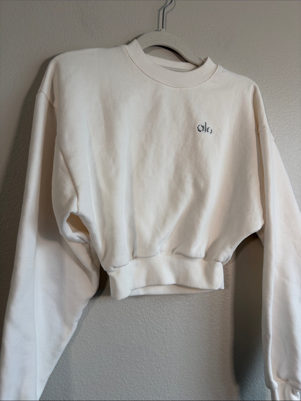 ALO Yoga Cropped Accolade in Ivory - XS - Picture 4 of 6